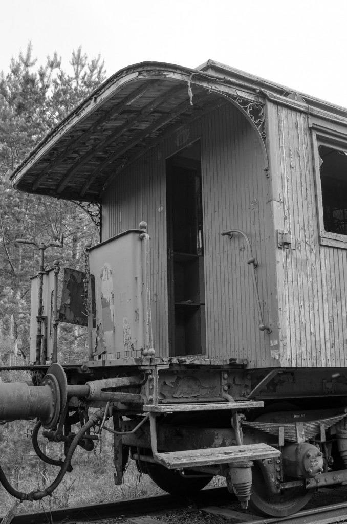 Järnvägsvagn vid Tyskmagasinen Luleå. Man kan ana den forna glansen med det vackra överbyggda trädäcket.