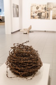 Sandgrund, Lars Lerin.  Allt kan bli konst, äen taggtråd i form av ett getingbo?