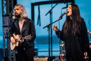 Cole Randall och Shpresa Lleshaj i bandet Flora Cash på Musikens makt 2017.
