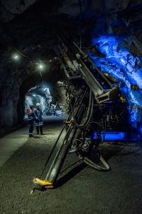 Fascinerande miljö har nere i LKABs gruva, ändå är detta "bara" besöksgruvan. Det är ju iof ett riktigt schakt men än mer kittlande är det nog där det "är på riktigt".