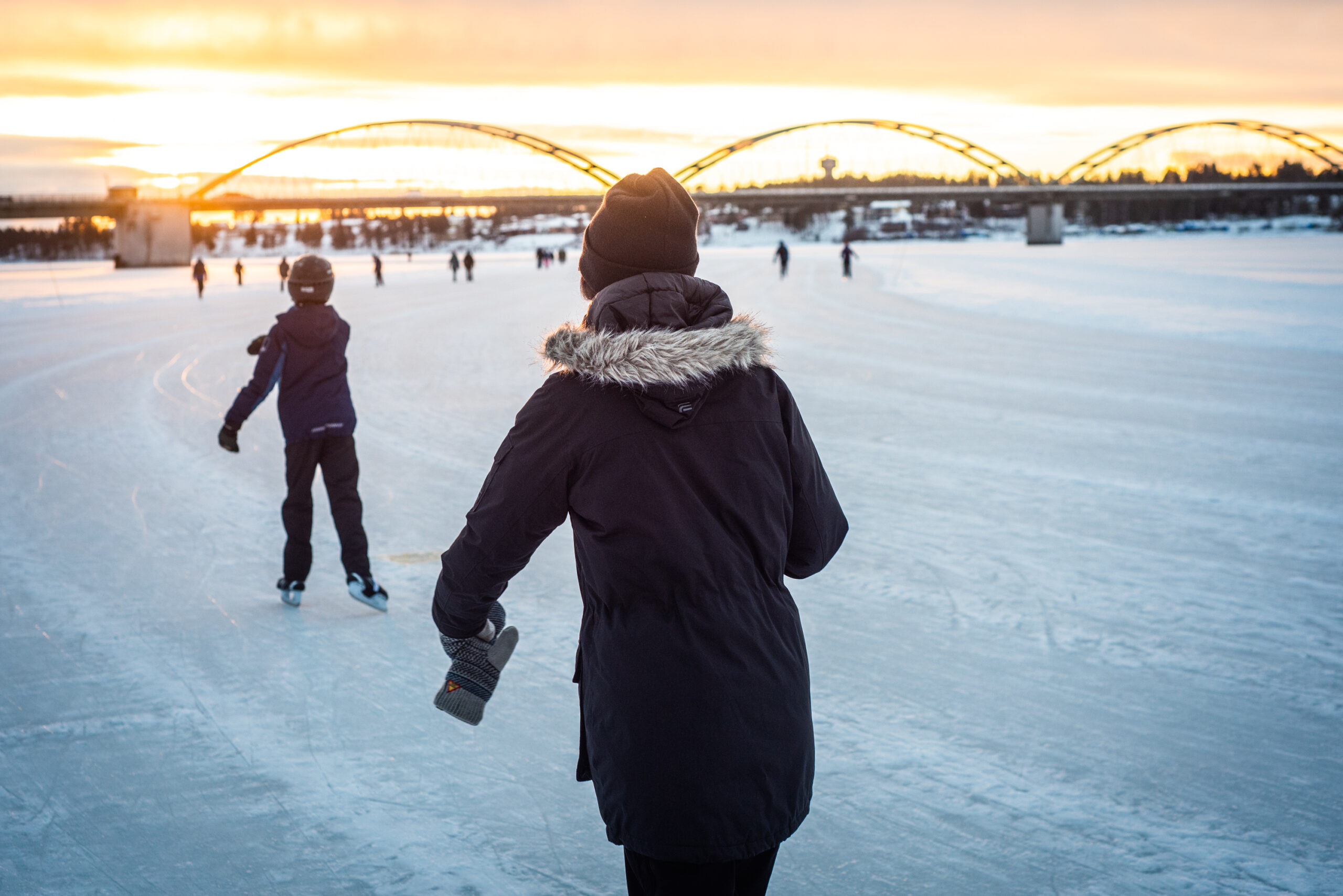 Promenad på isvägen i Luleå. Härligt ljus!