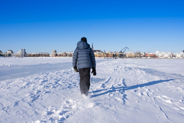 Promenad på isvägen i Luleå.