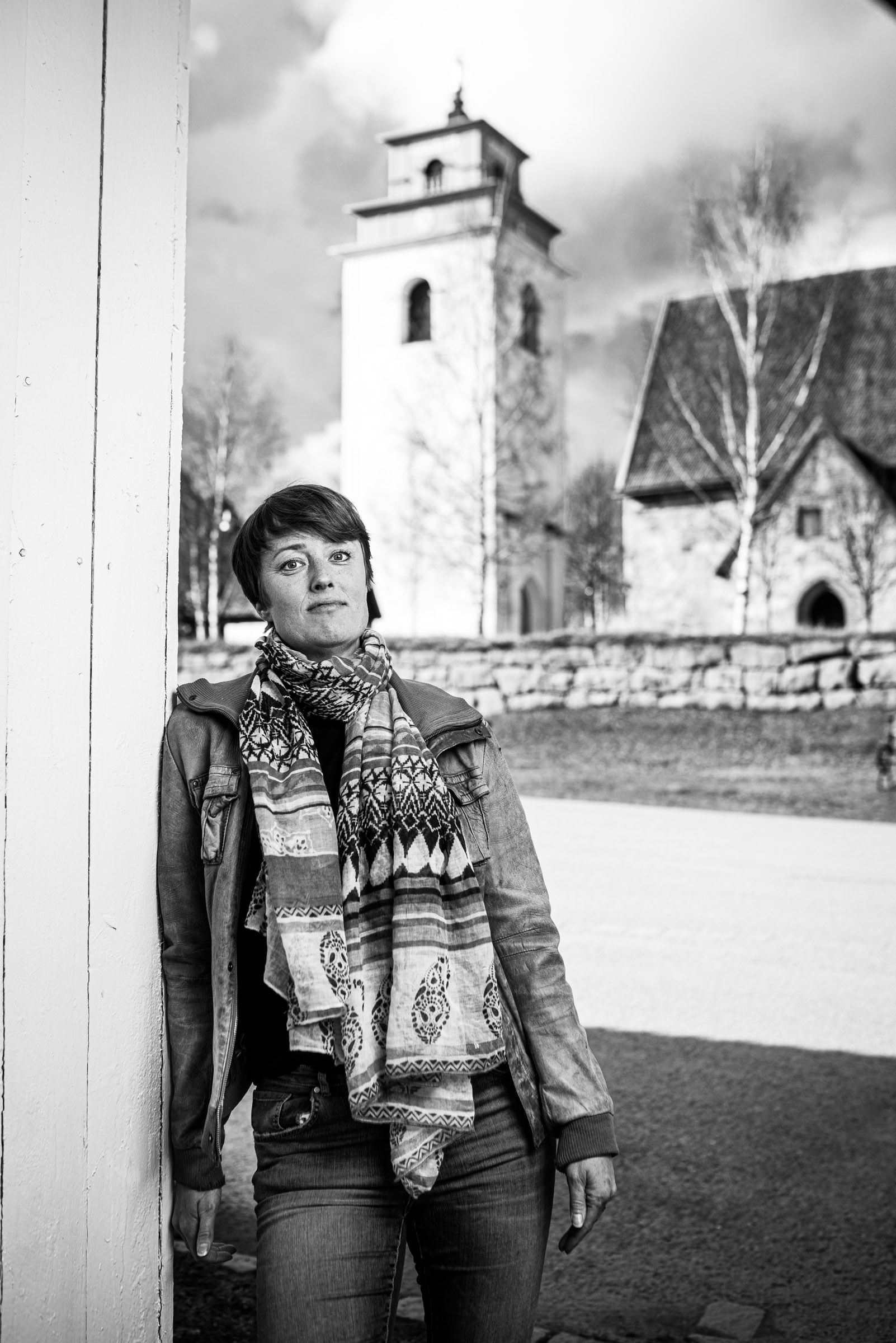 Författaren Sofia Rutbäck Eriksson fotograferad i Kyrkbyn, Gammelstad, Luleå.