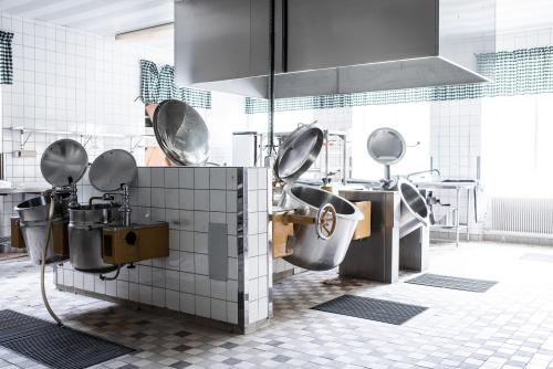 Köket i Sandträsk sanatorium, vilka maskiner, här måste det varit effektivt att jobba! Sorgligt att bara se allt förfalla.