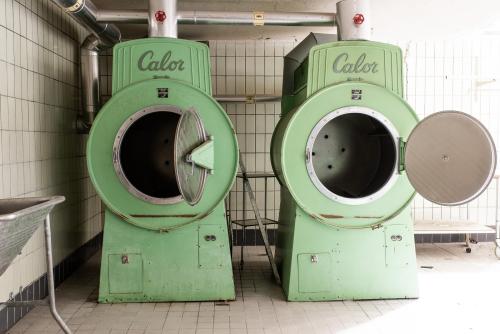Tvättstugan i Sandträsk gick inte av för hackor, vilka maskiner som bara lämnats åt sitt öde, mycket pengar till spillo!