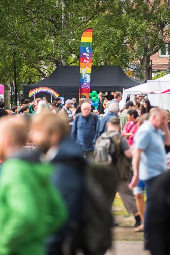 Man var inte ensam i stadsparken under lördagen. Luleå Pride 2018.